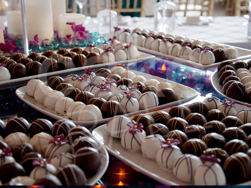 Wedding Cakes and Cake Ball Wedding Favors in Austin